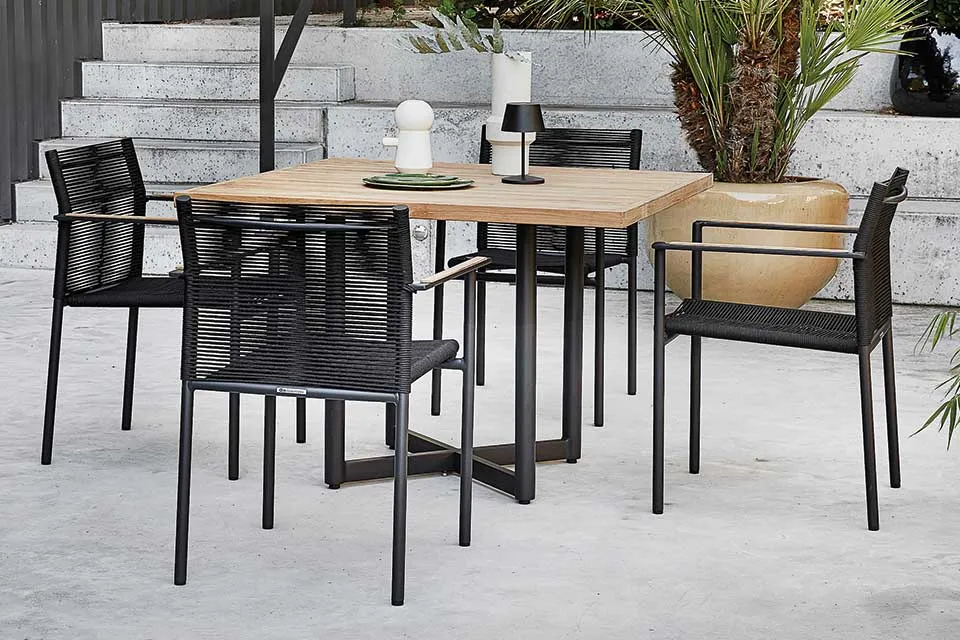 Apple Bee | Tuinset Jakarta | Black