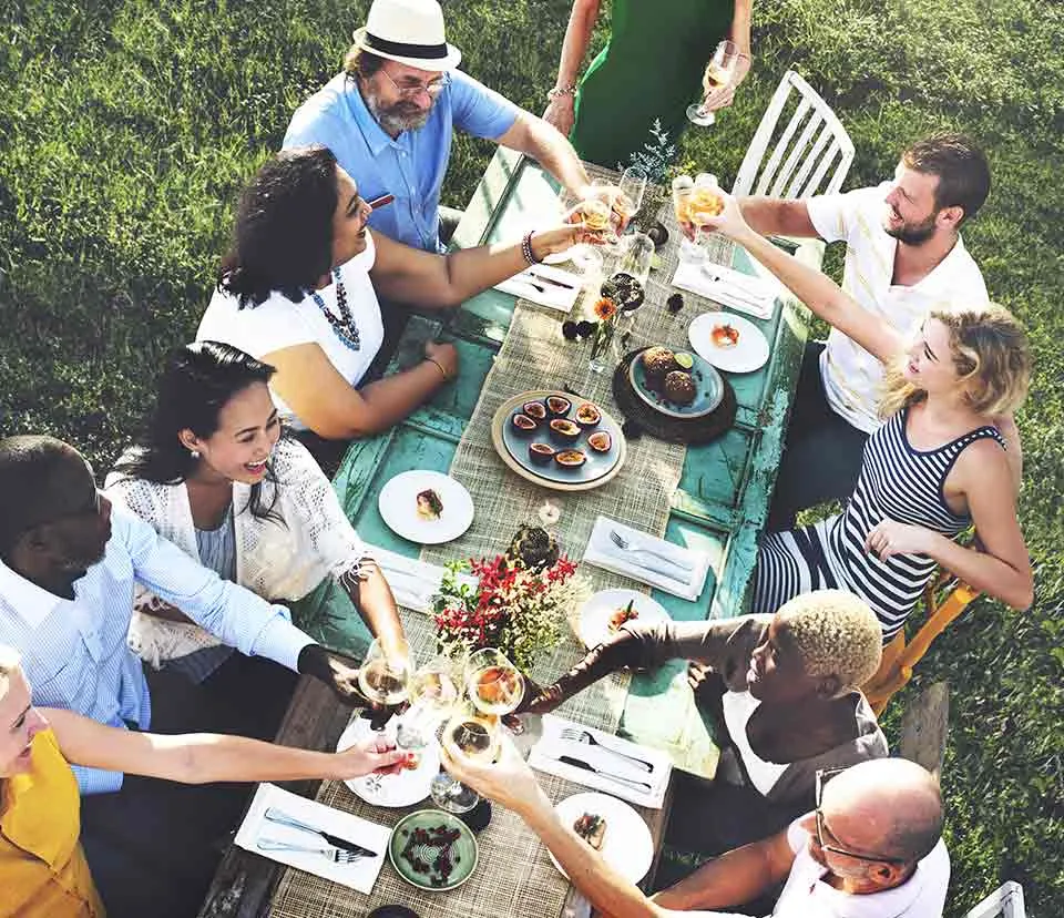 Gezellig eten in de tuin